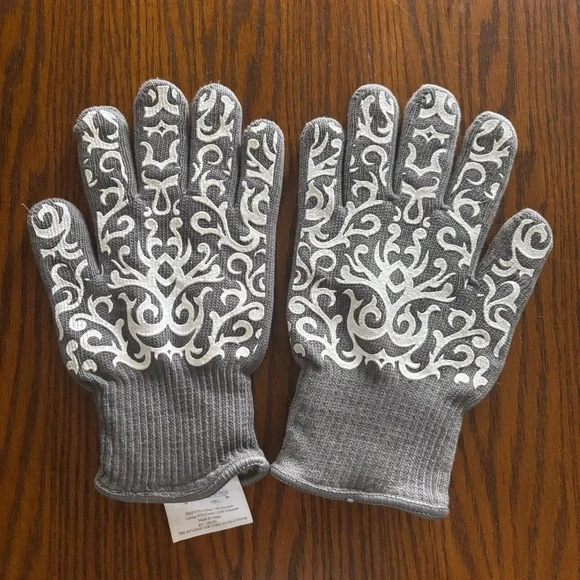 Temptations Gray and White Rubber and Knit Patterned Gardening Gloves - Picture 2 of 4